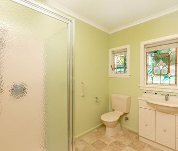 81 Heathfield Rise, Box Hill North VIC 3129 - House For Rent | Domain - Photo 6