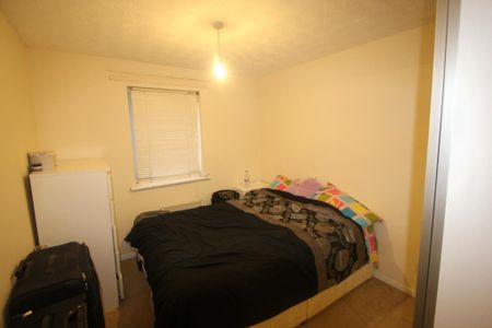 1 bedroom ground floor flat to rent - Photo 3