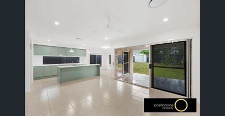 Brand New Family Home with a huge floorplan of 246m2! Only 1.5Km to the Sand of Margate Beach! - Photo 3