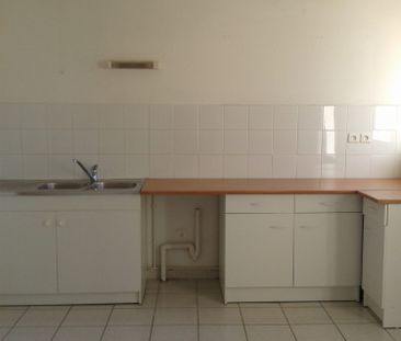 Location Appartement 3 pièces 80m² BIZE MINERVOIS 11120 - Photo 3
