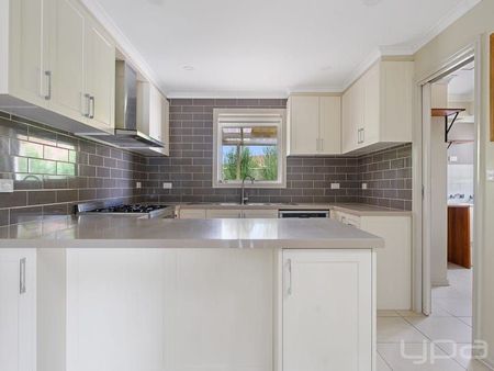 3 Bruthen Court, BROOKFIELD - Photo 4