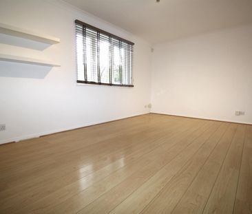 2 Bedroom Flat - Purpose Built To Let - Photo 2