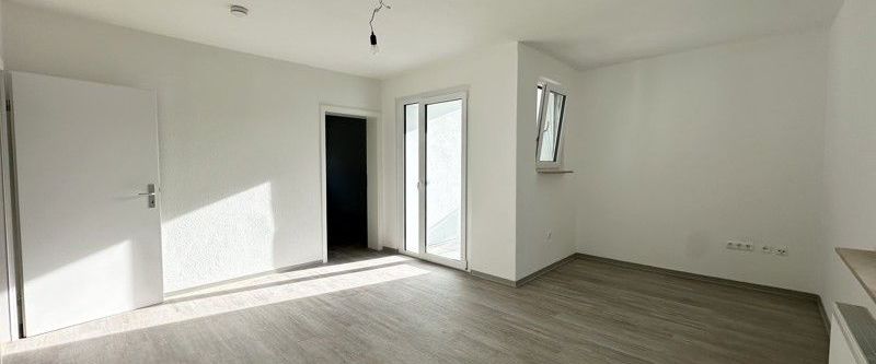 3,5-Zimmer-Wohnung in ruhiger Lage! TOP-renoviert mit einem neuen hellen PVC-Boden! - Foto 1