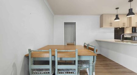 Modern home in a premium Cambridge location - Photo 2