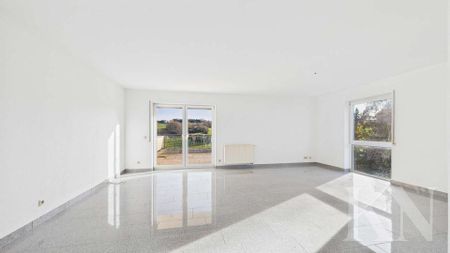 Großzügige 3-Zimmer-Mietwohnung mit Weitblick ins Grüne und Stellplatz! - Photo 3