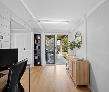 Charming and Spacious 3-Bedroom Family Home, Just Minutes from the ... - Photo 5