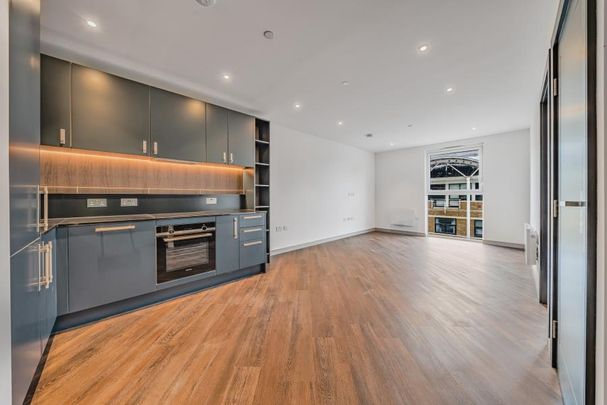 Eden Grove, Staines, Surrey, TW18 - Photo 1