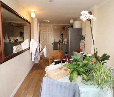 Room in a Shared Flat, London, E14 - Photo 1