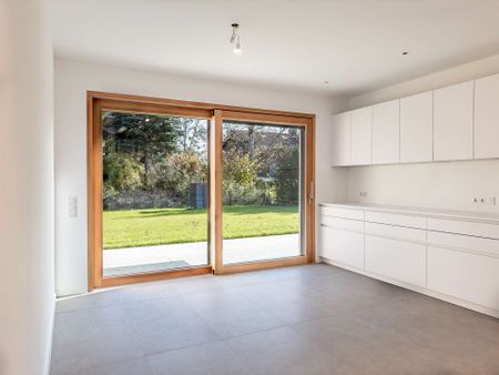 Hochwertig und modern. Stilvolles Familiendomizil in idyllischer Lage. - Photo 5