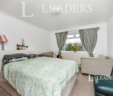4 bedroom semi-detached house to rent - Photo 4
