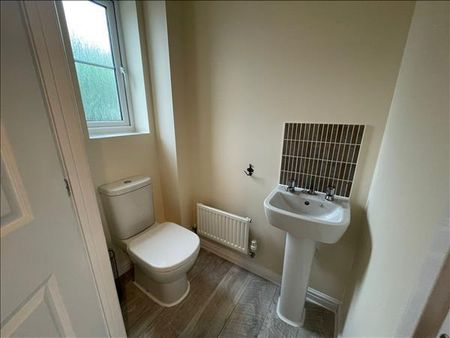 3 bedroom semi-detached house to rent - Photo 2