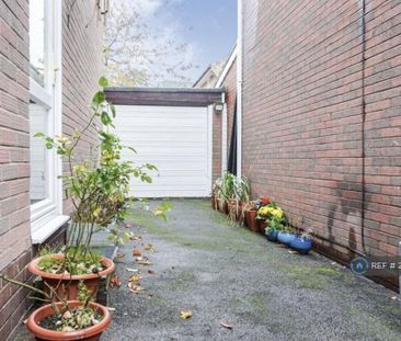4 bedroom detached house to rent - Photo 1