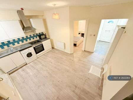 1 bedroom flat to rent - Photo 5