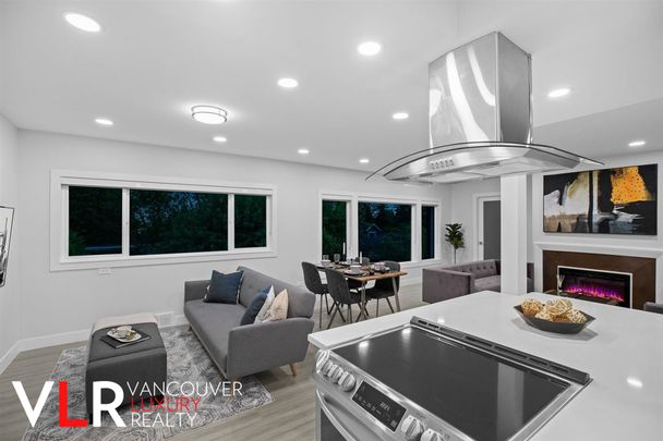 House in West Vancouver, BC - Photo 1