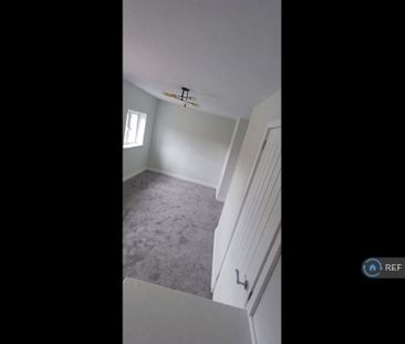 2 bedroom semi-detached house to rent - Photo 2