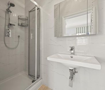 5 bedroom end of terrace house to rent - Photo 2