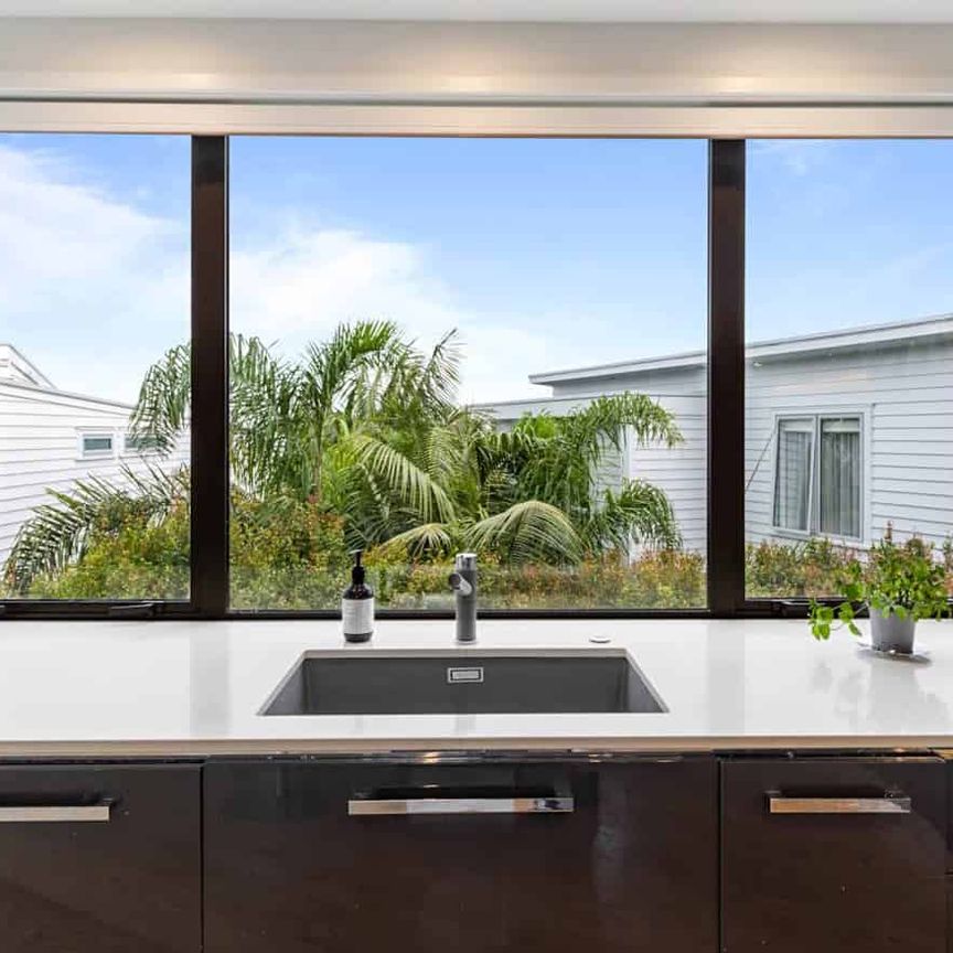 Luxurious and Architecturally Designed - Photo 1