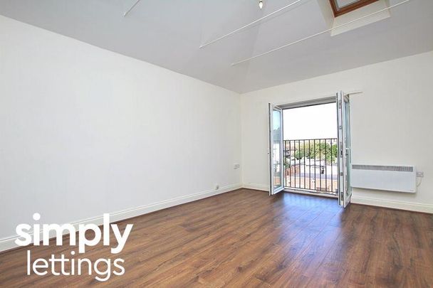 Studio to rent - Photo 1