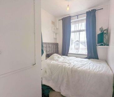 Gould Road, Bedfont, TW14 - Photo 4