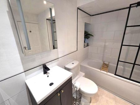 2 bedroom semi-detached house to rent - Photo 3