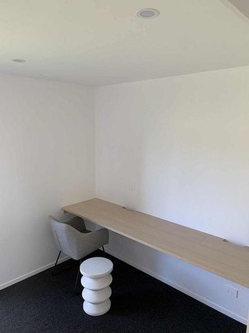 Charming 3BR Home in Mangere! - Photo 3