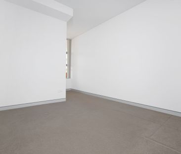 Convenient and Comfortable Inner City Living - Photo 6