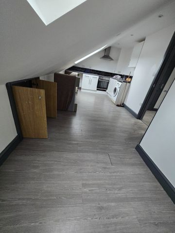 2 Bed Flat, Norbury Crescent, SW16 - Photo 3