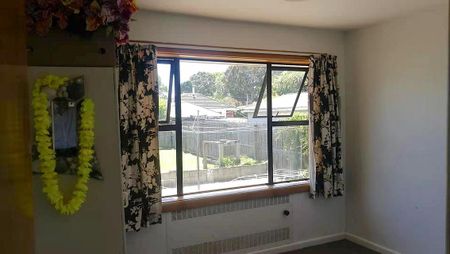 A home close to the mall, new carpet is to be laid - Photo 4
