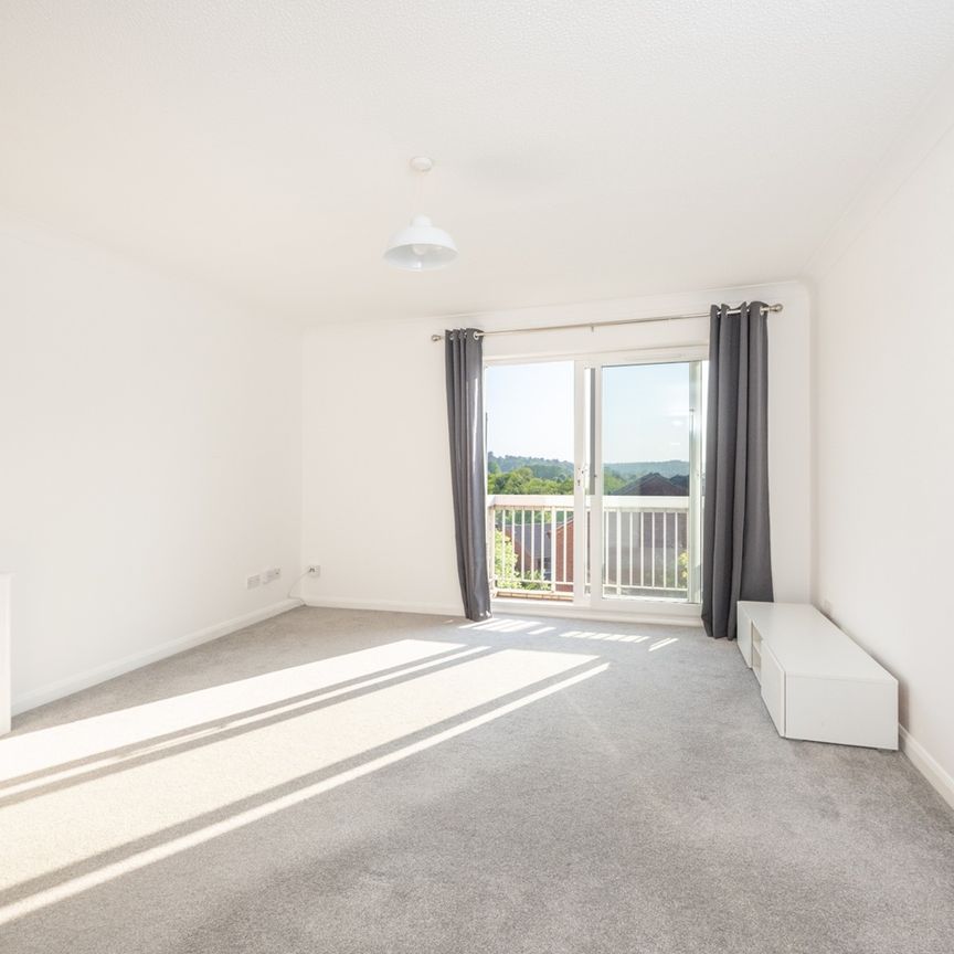 2 Bed Flat, Theresas Walk, CR2 - Photo 1