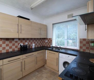 28 Burgess Road, Southampton - Photo 6