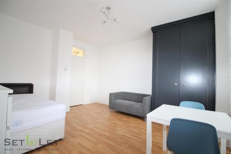 Studio to rent - Photo 5