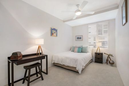 Conveniently located apartment with city skyline views - Photo 3