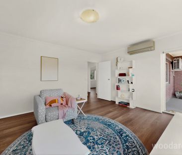 A Perfect Blend of Space, Style and Simplicity - Photo 2