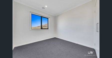 Modern Family Living in the Heart of Wallan - Photo 3