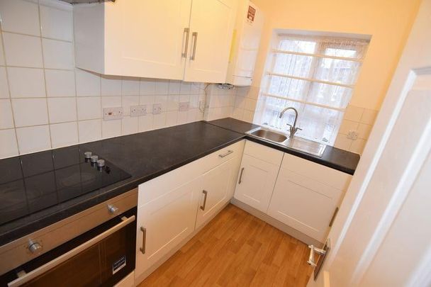 2 Bed Flat, East Street, IG11 - Photo 1