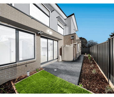 Brand New Stylish & Spacious Townhouse with Multiple Ensuites - Photo 4 | Rentumo