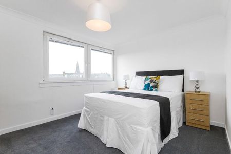 3 bedroom flat to rent - Photo 3