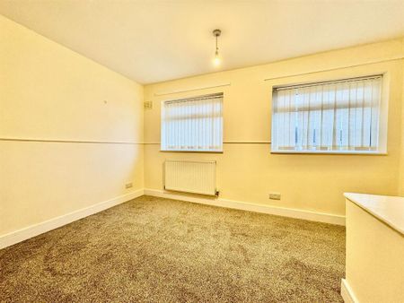 2 Bedroom Semi-Detached to Rent in Ashton - Photo 3