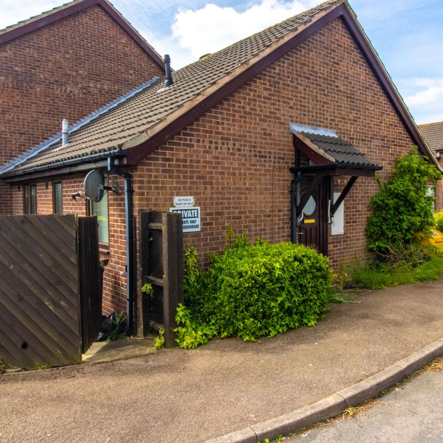 St Pauls Close, Oadby - Photo 1