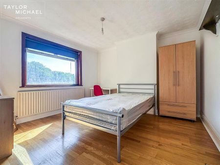 5 bedroom semi-detached house to rent - Photo 5