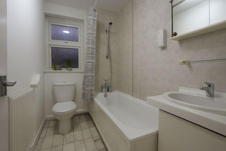 3 bedroom flat to rent - Photo 3