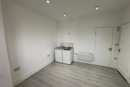 Studio Flat, Colville Road, E11 - Photo 2