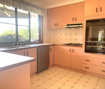 Comfortable Spacious Home - Photo 4
