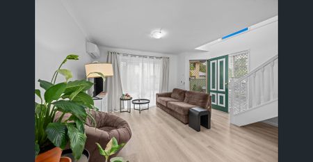 Private Coastal Townhouse – Modern Style, Prime Location - Photo 2