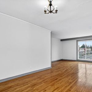 3-bedroom apartment 1200 sqft Perfect spot Lachine Montreal for rent - Photo 2