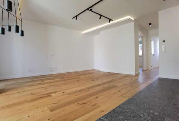 MÖBLIERTE WOHNUNG MIT LOGGIA - MODERNSTE AUSSTATTUNG - Foto 1