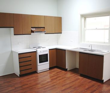 This immaculate home offers great family living in a fantastic Kew ... - Photo 5