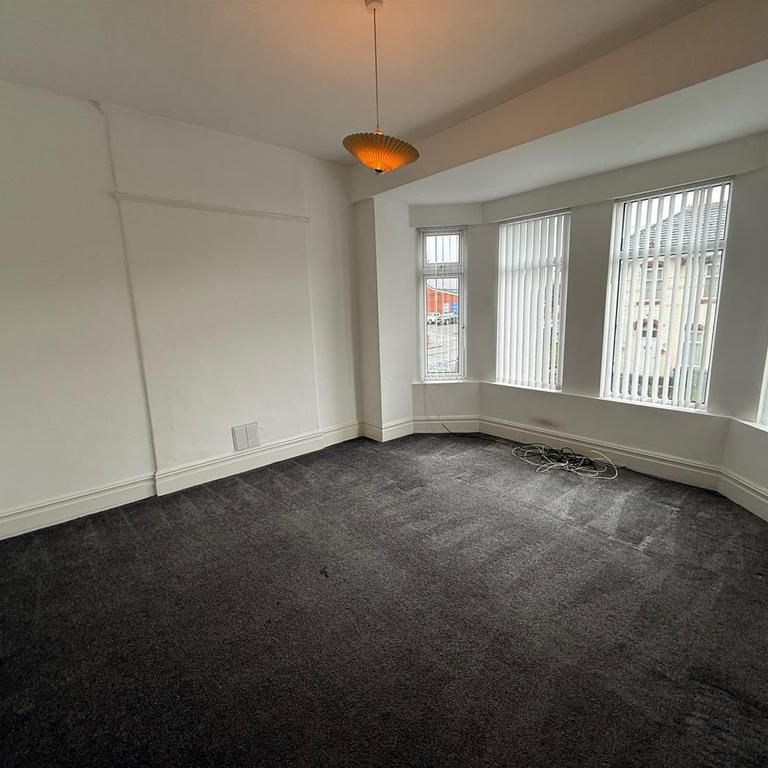 3 bedroom flat to rent - Photo 1
