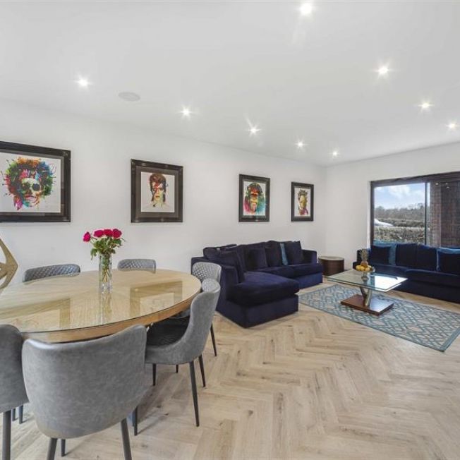 5 Bedroom Detached To Let - Photo 1