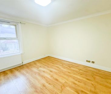 2 Bed Terraced House, Church Road, CR0 - Photo 2